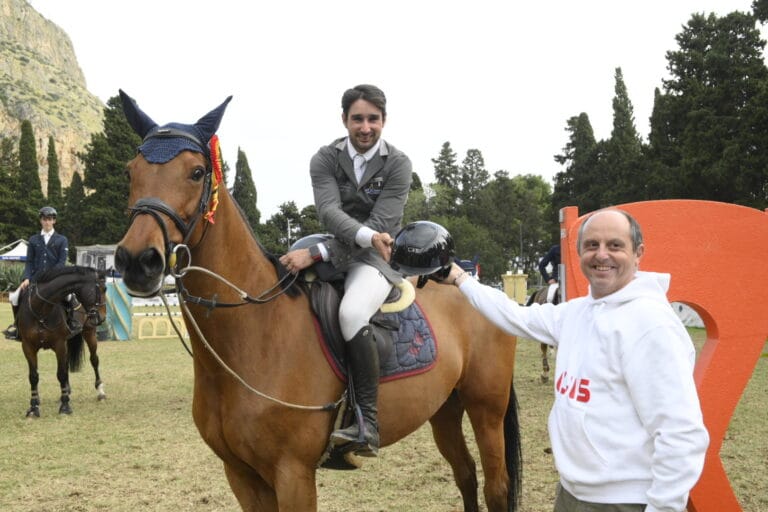 Giuseppe Carrabotta, miglior cavaliere siciliano, vince il trofeo Las Helmets dell’ultima gara di oggi