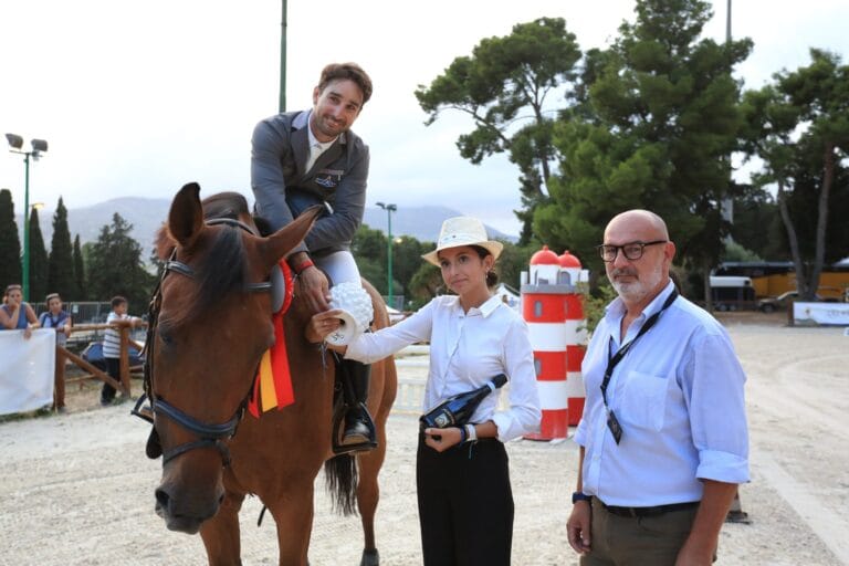 Conclusa la Ride & Drive: Giuseppe Carrabotta è il più veloce a cavallo, a piedi e a bordo dell’auto targata R.Star Mercedes